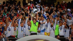 欧冠联赛首轮回顾：西甲巴萨逆袭成功，法兰克福惊艳亮相，梅西帽子戏法闪耀舞台